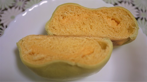 緑コーティングメロンパン